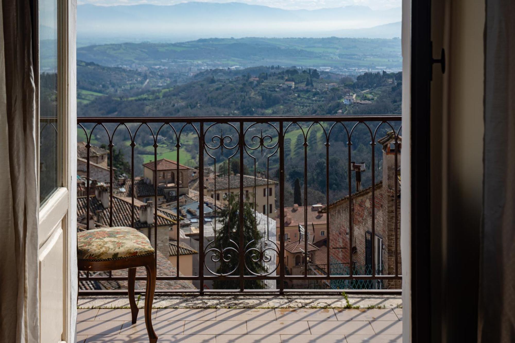 Belvedere Suite - Terrazzo Con Vista Perugia Exterior photo